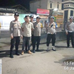 Anggota Polsek Balaraja Melaksanakan Sispam Mako Malam Hari Guna Antisipasi Guantibmas di Mako Polsek Balaraja Polresta Tangerang 