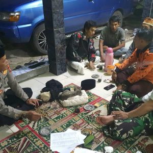 Bripka Dadang kunjungi Tokoh Masyarakat di Desa Kresek guna menjalin Tali Silaturahmi dengan para Sesepuh