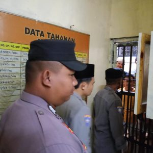 Pawas Polsek Cisoka Aiptu Siswanto Beserta Anggota Piket Polsek Cisoka Polresta Tangerang Polda Banten Laksanakan Pengecekan Ruang Tahanan