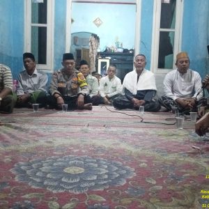 Kades Kubang & Bhabinkamtibmas Aipda Rahmat Menghadiri Acara Tahlilan Warganya