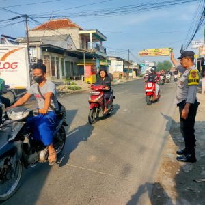 Ciptakan Kamseltibcarlantas di Wilayah Polsek Balaraja Pengaturan Arus Lalu Lintas Pagi Hari