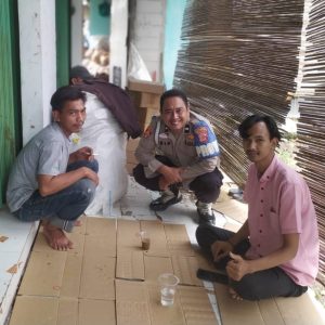 Upaya pendekatan diri kepada masyarakat, Aipda Arif Nur, SH optimalkan Sambang DDS di Desa Onyam