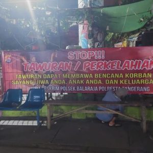 Pemasangan Spanduk Himbauan Kamtibmas Stop Tawuran dan Perkelakihan di Wilkum Polsek Balaraja    