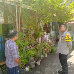 Bhabinkamtibmas Desa Tegal Kunir Lor Briptu Chandra Gelar Program Kapolda Banten Poliran dan Pendataan Pekarangan Lestari   