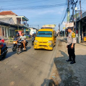 Wujud Pelayanan Dari Anggota Polek Balaraja Giat Pengaturan Arus Lalu Lintas Pagi Hari Antisipasi Kamseltibcarlantas di Wilayah Hukum Polsek Balaraja   