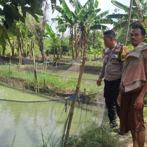 Bripka Dadang S lakukan Pendataan Pekarangan Lestari di Desa Kresek dalam mendukung Program Ketahanan Pangan