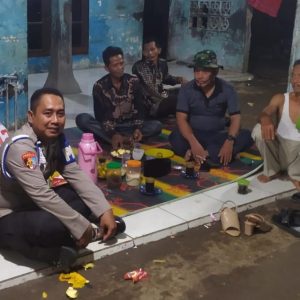 Upaya pendekatan diri kepada masyarakat, Aipda Arif Nur, SH optimalkan Sambang DDS di Desa Onyam   