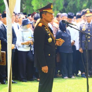 Kabareskrim Memimpin Upacara Pemakaman Mantan Wakapolri Komjen (Purn) Syafruddin   