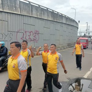 Guna Tingkatkan Kesehatan & Kekompakan Personil Polsek Balaraja Polresta Tangerang Melaksanakan Giat Olahraga Bersama 
