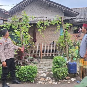 Bhabinkamtibmas Polsek Balaraja Aiptu Iwan Budiman Ajak Warga Binaan Melakukan Pemanfaatan Lahan Pekarangan Rumah Bidang Ketahanan Pangan