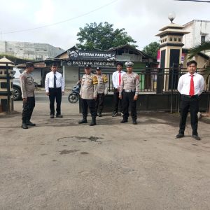 Anggota Polsek Balaraja Melaksanakan Pengamanan Sispam Mako Polsek Balaraja Polresta Tangerang Guna Tingkatkan Keamanan di Mako Polsek Balaraja    