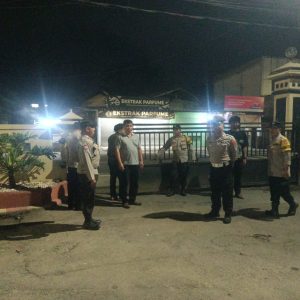 Anggota Polsek Balaraja Giat Rutinitas Sispam Mako Malam Hari Guna Tingkatkan Keamanan di Mako Polsek Balaraja Polresta Tangerang 