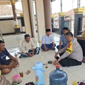 Bhabinkamtibmas Polsek Balaraja Aiptu Iwan Budiman melaksanakan Sambang Tokoh Agama Guna Mempererat Ikatan Polri dan Para Ulama Untuk Antisipasi Kamtibmas di Kelurahan Balaraja 