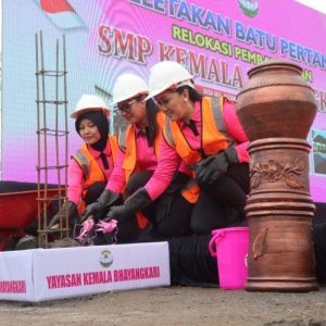 Ny. Juliati Sigit Prabowo Lakukan Peletakan Batu Pertama Pembangunan SMK Kemala Bhayangkari, Tanda Komitmen Pendidikan   