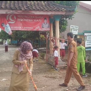 Guna Pencegahan DBD, Satuan Pendidikan Kecamatan Sekampung Adakan Kerja Bakti 