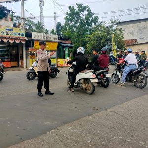 Ciptakan Kamseltibcarlantas di Wilayah Hukum Polsek Balaraja Pengaturan Arus Lalu Lintas Pagi Hari 