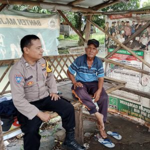 Bripka Fahrudin Bhabinkamtibmas Desa Jatiwaringin Sampaikan Pesan-pesan Kamtibmas    