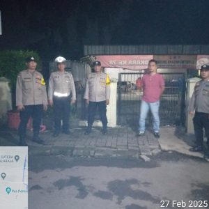 Anggota Polsek Balaraja Giat Melaksanakan Sispam Mako Malam Hari Untuk Meningkatkan Keamanan Mako Polsek Balaraja Polresta Tangerang