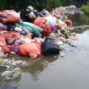 Netizen Murka Di Kanal Youtube Gagak Tv: Sampah Menggunung di Jalan Baru Pasar Sentiong, UPT 2 DLHK, Kades Tobat, dan Camat Balaraja Bungkam?