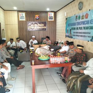 Upaya menjalin Sinergitas Tiga Pilar, Kapolsek Kresek mengikuti kegiatan Musyawarah Forkopimcam Kecamatan Kresek   