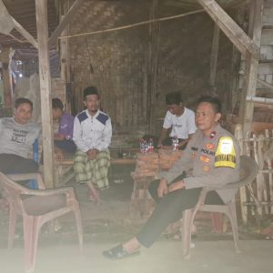 Sambang Tokoh Agama Bhabinkamtibmas Aipda Rahmat Mengajak Untuk Antisipasi Gangguan Kamtibmas di Desa Kubang