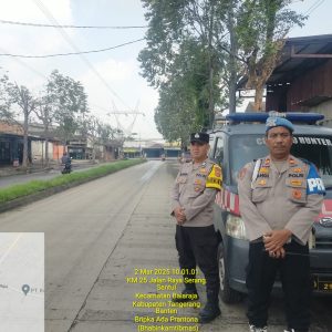 Personil Polsek Balaraja Melaksanakan Patroli Preventif Siang Hari Guna Antisipasi Guantibmas di Jalan Raya Serang Wilayah Hukum Polsek Polresta Tangerang 