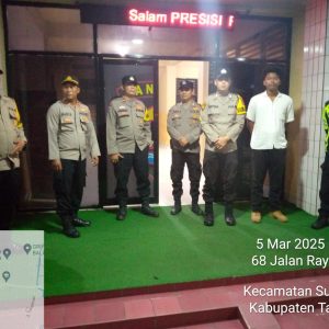 Anggota Polsek Balaraja Melaksanakan Sispam Mako Malam Hari Untuk Meningkatkan Keamanan Mako Polsek Balaraja Polresta Tangerang   