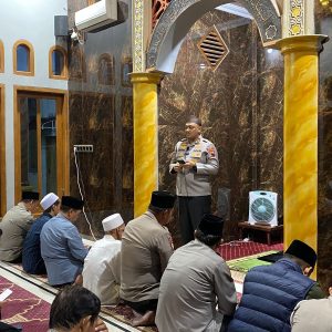 Kebersamaan di Bulan Ramadhan, Kapolres Klaten Pimpin Safari Subuh dan Berbagi dengan Warga   
