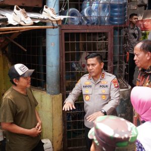 Kapolda Metro Jaya Tinjau Pengungsian Warga Terdampak Banjir di Pancoran
