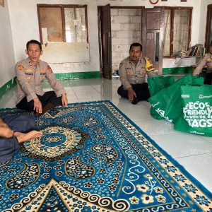 Polsek Cikande Salurkan Bantuan Sosial untuk Warga Terdampak Banjir di Desa Songgom Jay