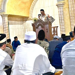 Kapolsek Kresek AKP A. Suryadi bersama Forkopimcam Kresek laksanakan Sholat Tarawih Keliling di Desa Rancailat Kecamatan Kresek   