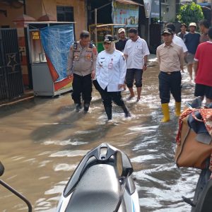 Tinjau Banjir di Mustika Tigaraksa, Kapolsek Tigaraksa : Kita Telah Berkoordinasi Untuk Tangani Ini