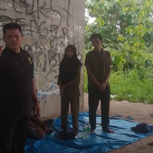 Miris demi kesembuhan sang istri dengan ekonomi terbatas,”PK Ari berobat ke Cirebon dengan mengendarai becak,berjalan selama 14 hari