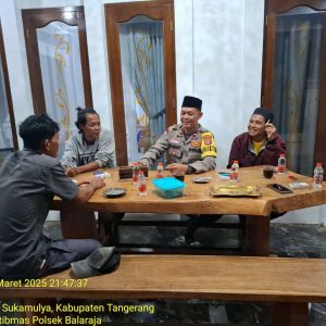 Bhabinkamtibmas Polsek Balaraja Aipda Rahmat Melaksanakan Sambang & Patroli Dialogis Kepada Warga Desa Kubang