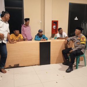 Aipda Rahmat Bhabinkamtibmas Polsek Balaraja Melaksanakan Siskamling & Sambang Warga Binaan Guna Antisipasi Guantibmas di Desa Kubang