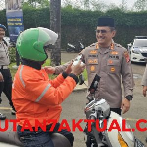 Kapolresta Tangerang Ajak Masyarakat Jaga Kondusifitas Wilayah Melalui Kegiatan Berbagi Takjil