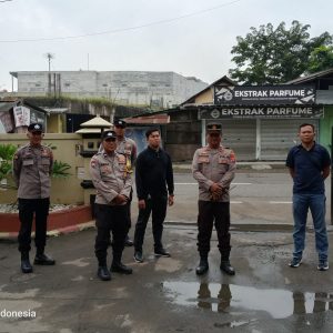 Anggota Polsek Balaraja Melaksanakan Pengamanan Sispam Mako Pagi Hari Guna Tingkatkan Keamanan di Mako Polsek Balaraja