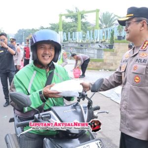 Kapolresta Tangerang Gelar Aksi Berbagi Takjil untuk Masyarakat Jelang Berbuka Puasa