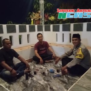 Aiptu Sukarna lalukan Patroli Sambang, sebagai bentuk upaya pendekatan diri dengan masyarakat di Desa Cibetok