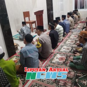Aipda Rahmat Bhabinkamtibmas Polsek Balaraja Melaksanakan Sholat Taraweh Keliling & Sambang Tokoh Ulama di Masjid Jami Nurul Hidayah Desa Kubang 