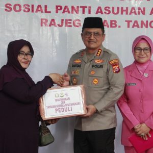 Kapolresta Tangerang Bersama Bhayangkari Kota Tangerang Laksanakan Bakti Sosial dan Buka Bersama