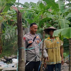Aiptu H. Faisal lakukan Pendataan Pekarangan Lestari di Desa Kemuning dalam mendukung Program Ketahanan Pangan