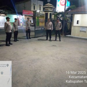 Anggota Polsek Balaraja Giat Sispam Guna Antisipasi Guantibmas Malam hari di Mako Polsek Balaraja Polresta Tangerang