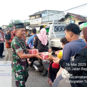 Buka Puasa Bersama & Berbagi Takjil Oleh Ormas PP Pac Balaraja Kepada Pengguna Jalan di Desa Sentul Jaya Wilayah Hukum Polsek Balaraja 