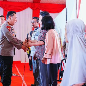 Kunjungi Polda Sumut, Kapolri Tinjau Renovasi Masjid hingga Bakti Sosial   