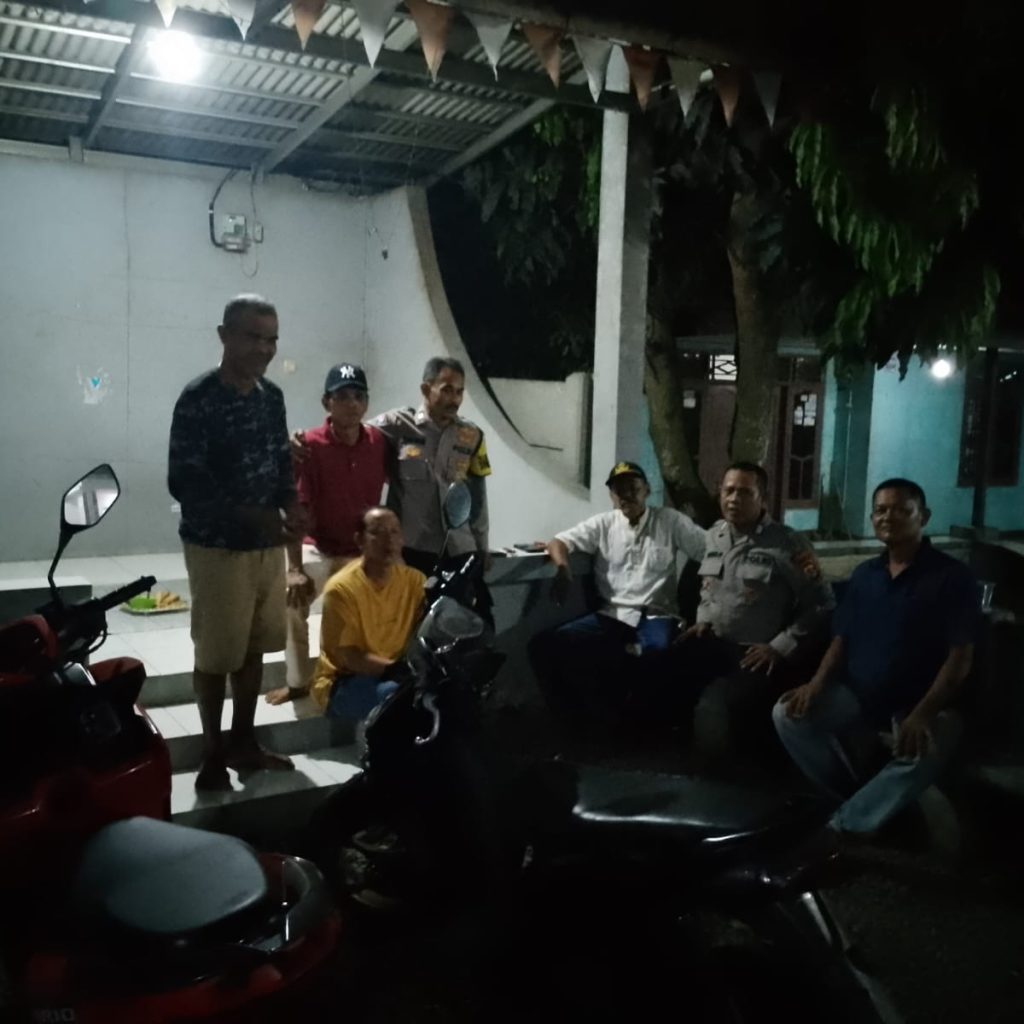 Sambang Malam Hari Sebagai Upaya Bhabinkamtibmas Jaga Kamtibmas Di Desa Binaan   
