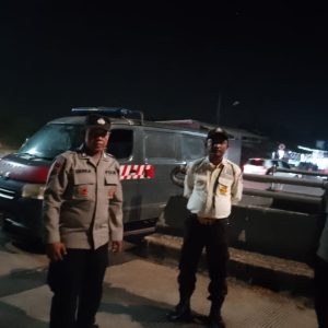 Antisipasi Kriminalitas Jalanan Personil Polsek Pasar Kemis Laksanakan Patroli Malam