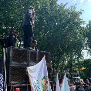 Pengesahan UU TNI Menuai Kontroversi, Aliansi Mahasiswa Gresik Gelar Aksi