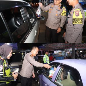 Agar Mudik Ceria, Kapolresta Tangerang Bagikan Bingkisan Makanan kepada Pemudik yang Menuju Merak
