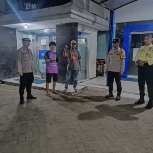 Patroli Dialogis Personil Polsek Pasar Kemis Guna Mengantisipasi Gangguan Kamtibmas Malam Hari    
